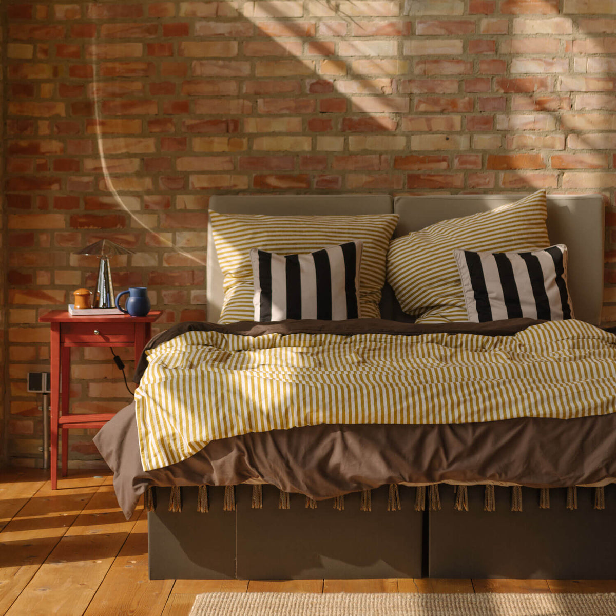 ROOM IN A BOX headboard light grey with black GRID Bed