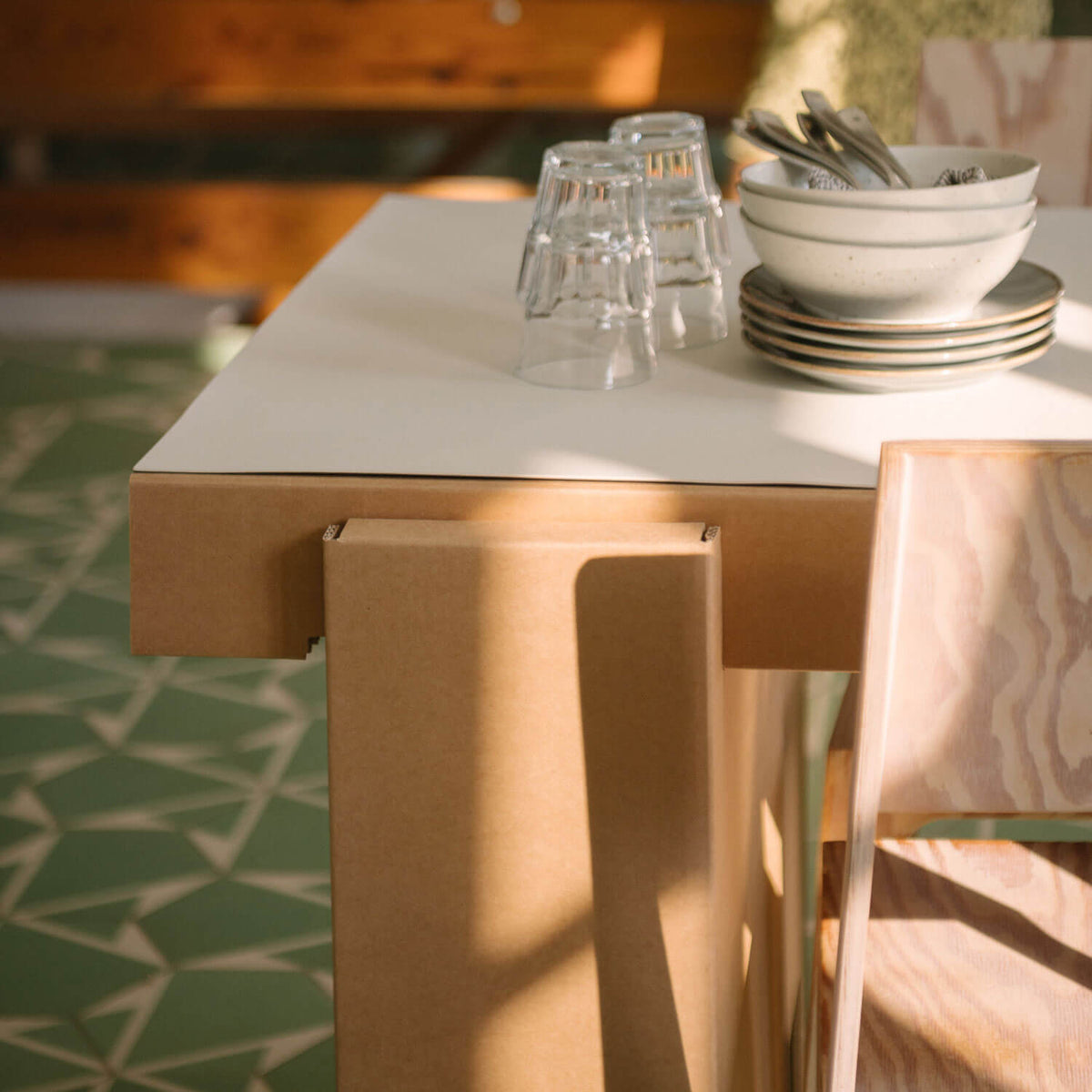 RIAB GRID Table in natural cardboard with linoleum pad in grey
