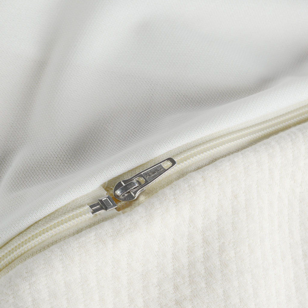 ROOM IN A BOX organic cotton cover for natural latex mattress closeup zipper