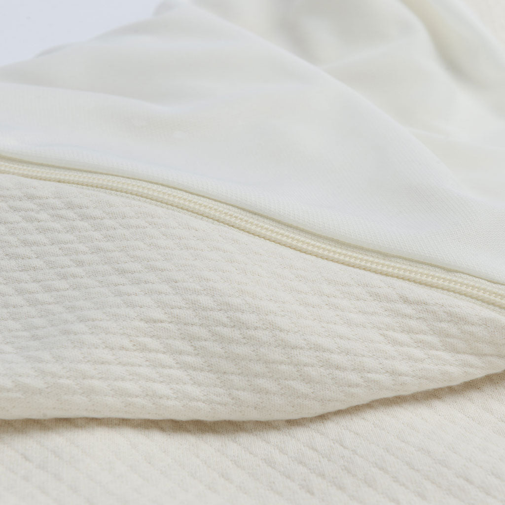 ROOM IN A BOX organic cotton cover for natural latex mattress closeup