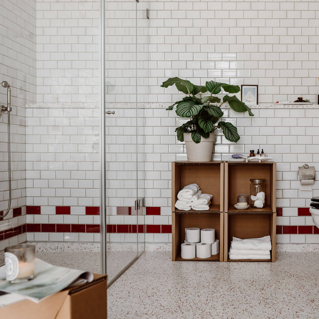 ROOM IN A BOX modular shelving system shelf 2x2 in bathroom